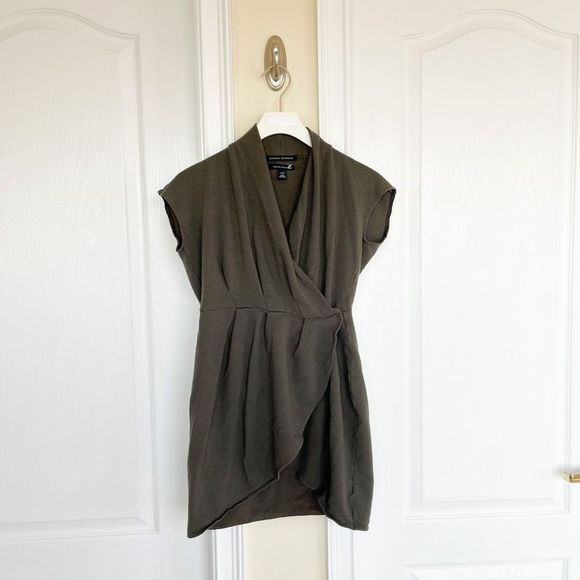 Banana Republic Size Petite Small Italian Yarn / Virgin Wool Sweater in Olive Gr - Picture 1 of 9